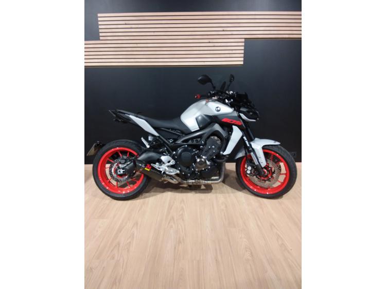 YAMAHA MT-09